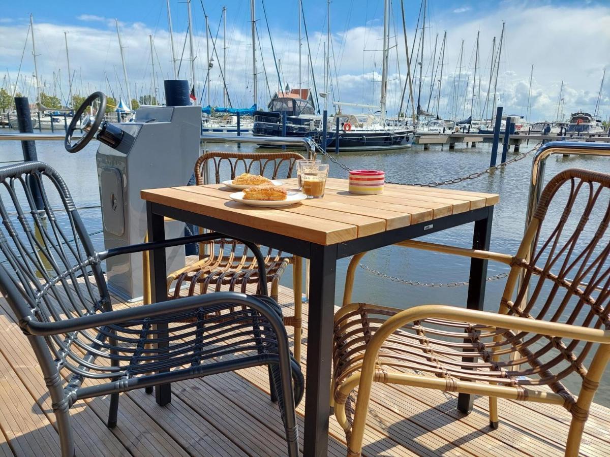 Hotel Luxury Houseboat In Volendam Marina Exteriér fotografie